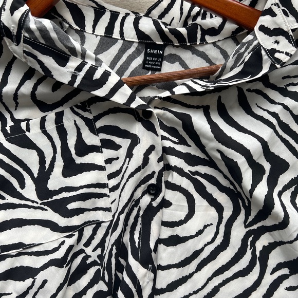 Zebra print button down shirt - Picture 3 of 3